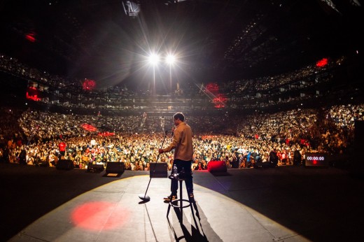 Trevor Noah yakoze amateka yuzuza Dubai Arena