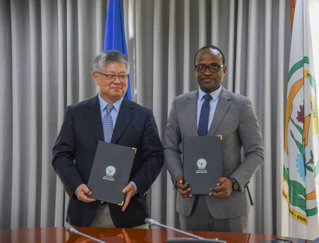 Minisiteri y’Uburezi na Kaminuza ya Yonsei basinyanye amasezerano y’ubufatanye