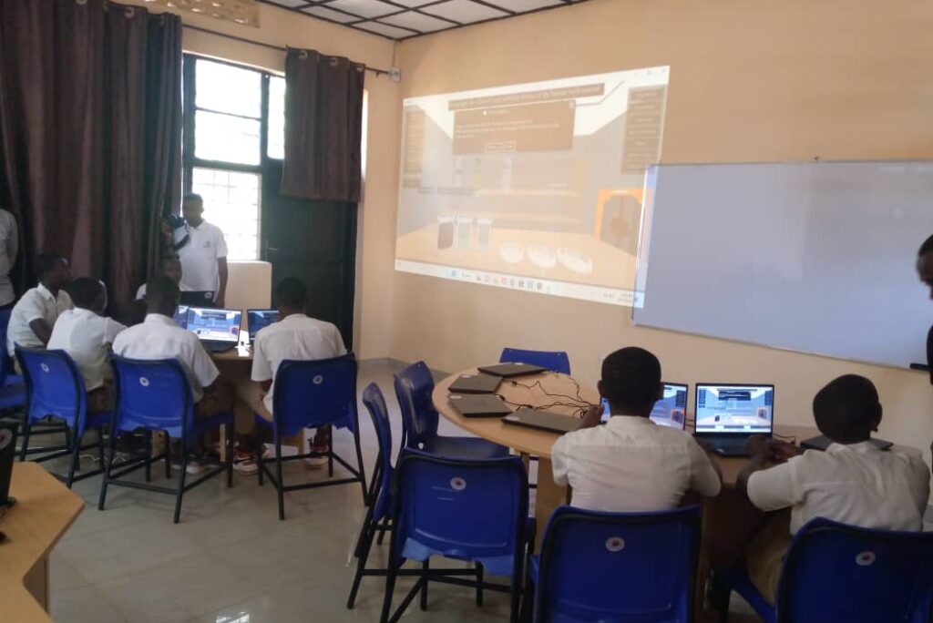 Ibigo by’amashuri byose bizaba bifite internet mu 2025